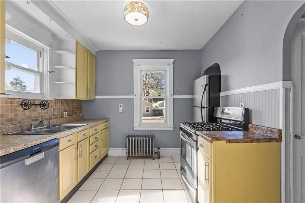 39 Church Avenue Warwick RI 02889