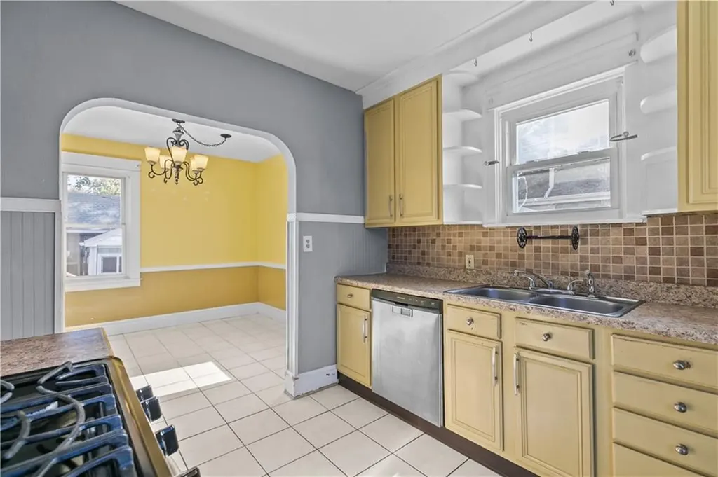 39 Church Avenue Warwick RI 02889