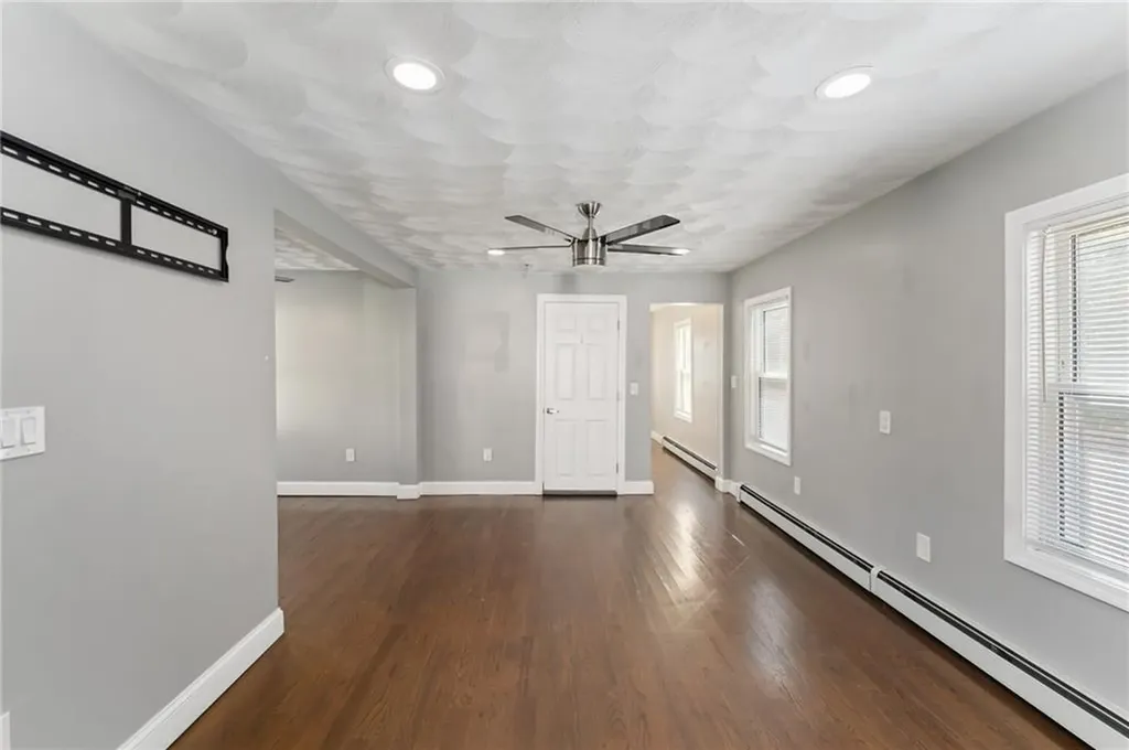 44 Read Avenue Coventry RI 02816