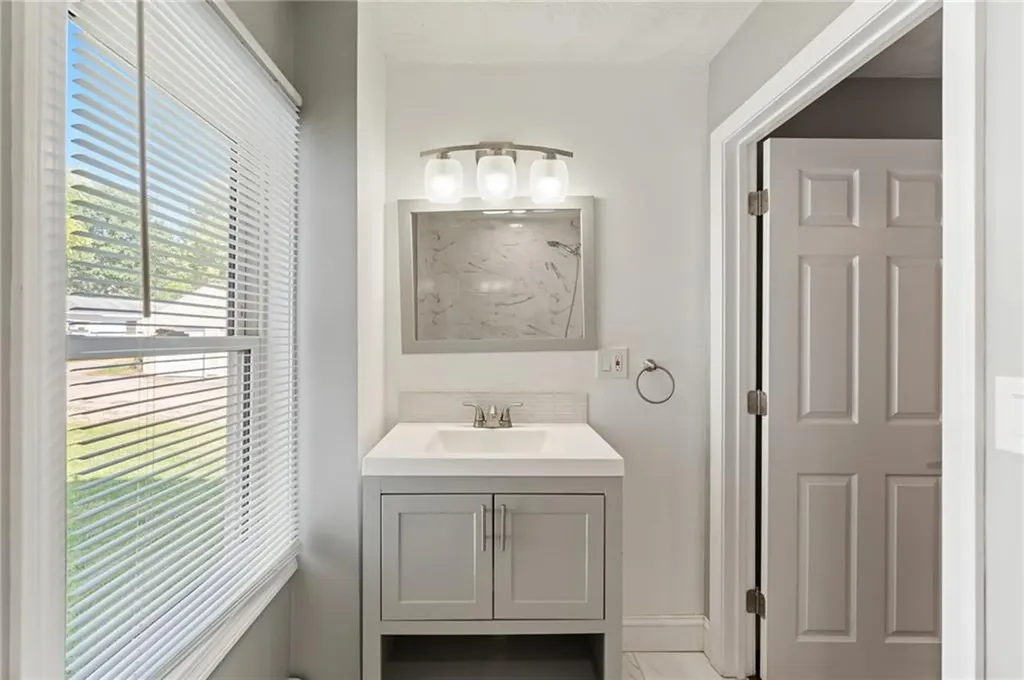 44 Read Avenue Coventry RI 02816