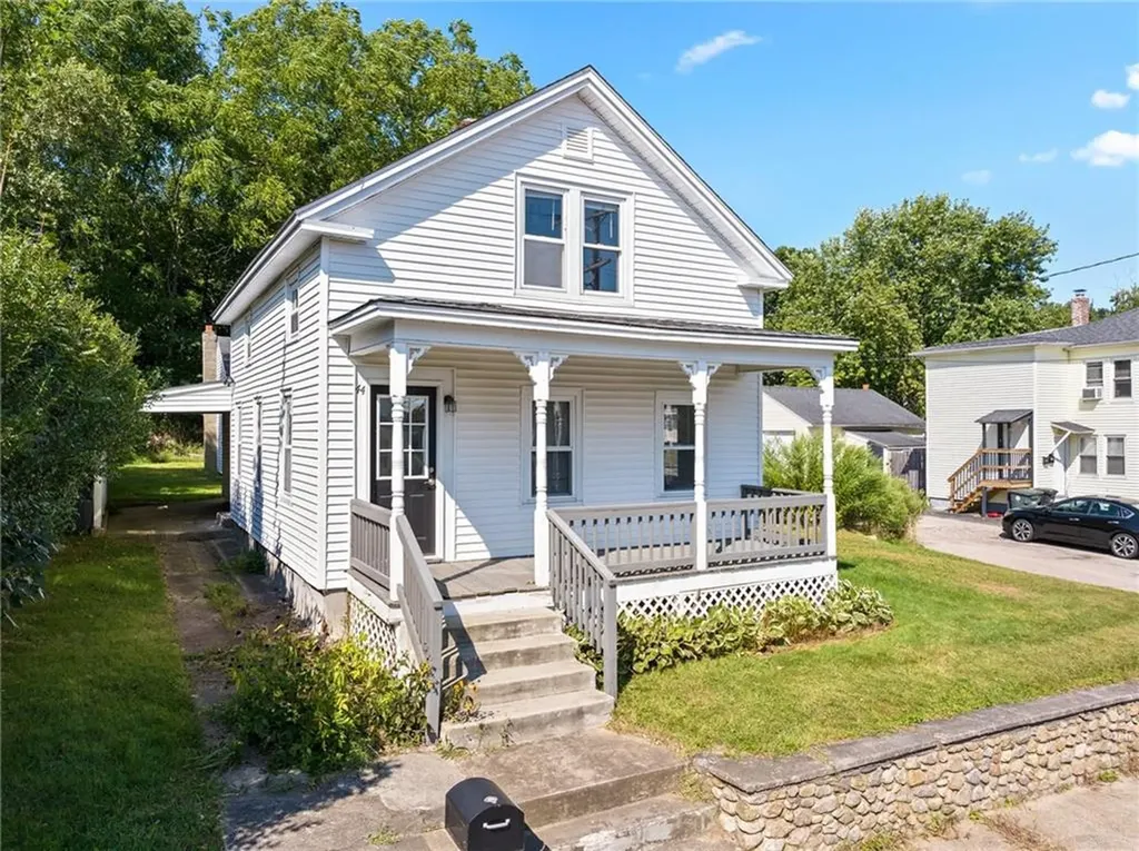 44 Read Avenue Coventry RI 02816