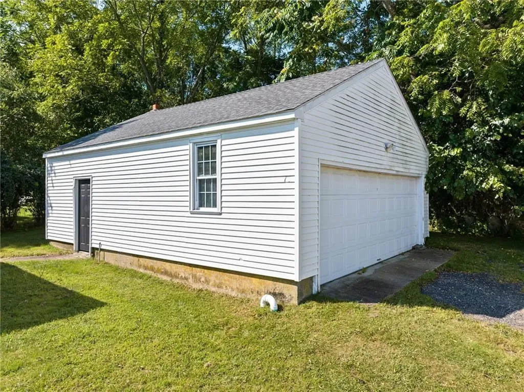 44 Read Avenue Coventry RI 02816