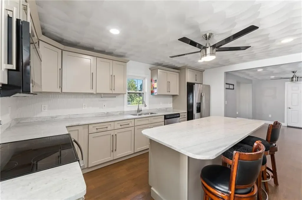 44 Read Avenue Coventry RI 02816
