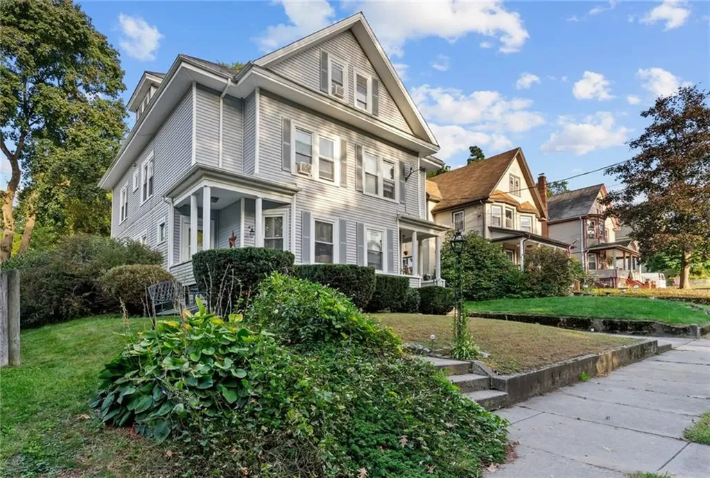 207 Highland Street Woonsocket RI 02895