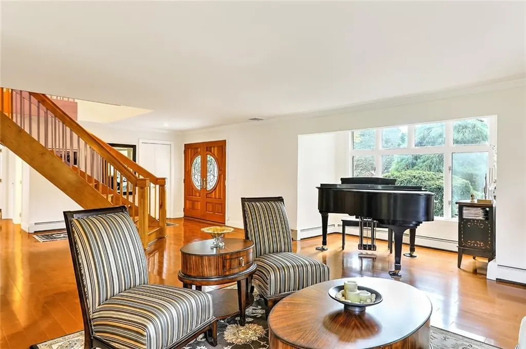 3 Spinnaker Drive Barrington RI 02806