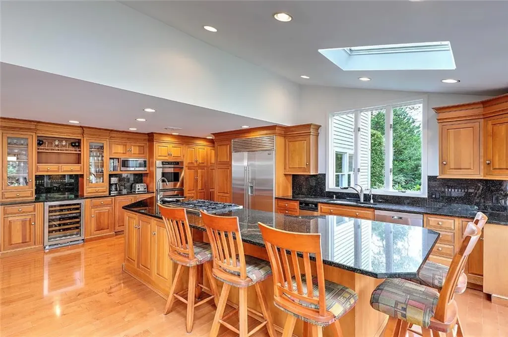 3 Spinnaker Drive Barrington RI 02806