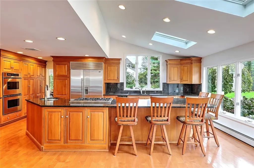 3 Spinnaker Drive Barrington RI 02806