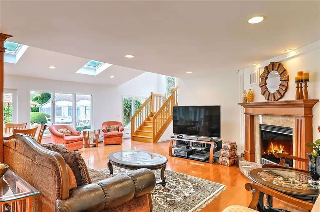 3 Spinnaker Drive Barrington RI 02806