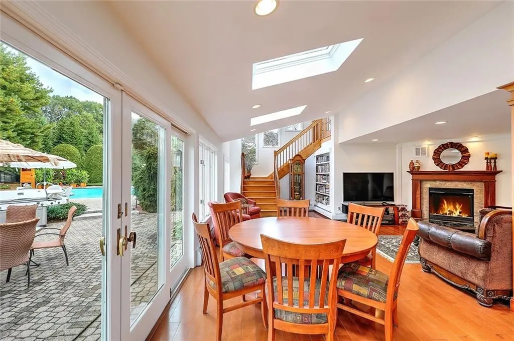 3 Spinnaker Drive Barrington RI 02806