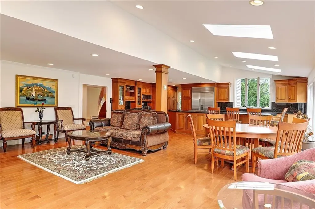 3 Spinnaker Drive Barrington RI 02806