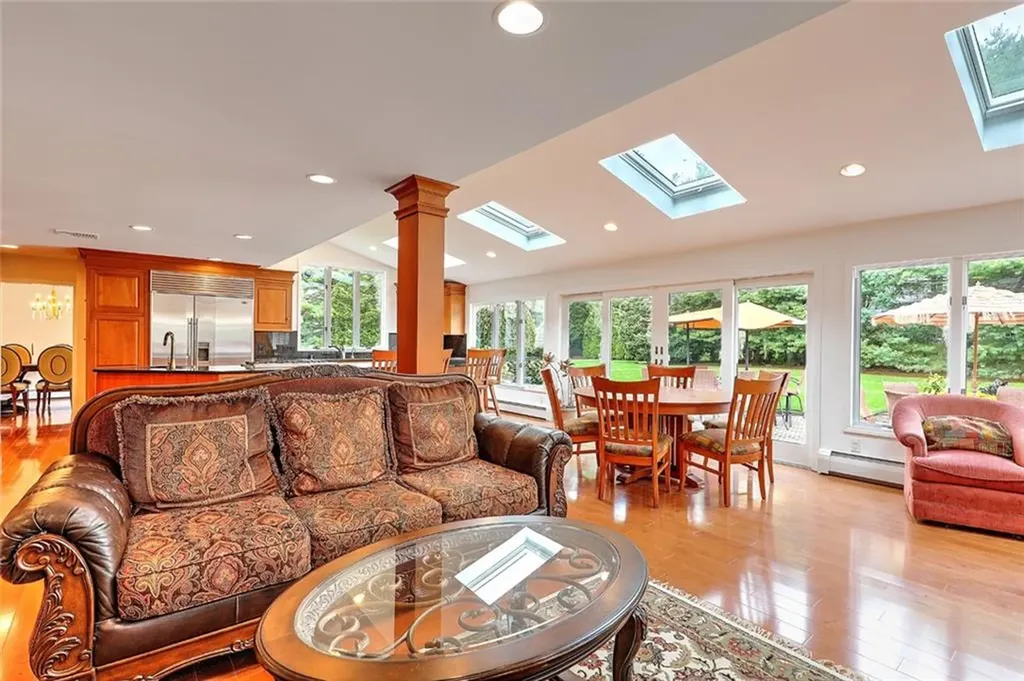 3 Spinnaker Drive Barrington RI 02806