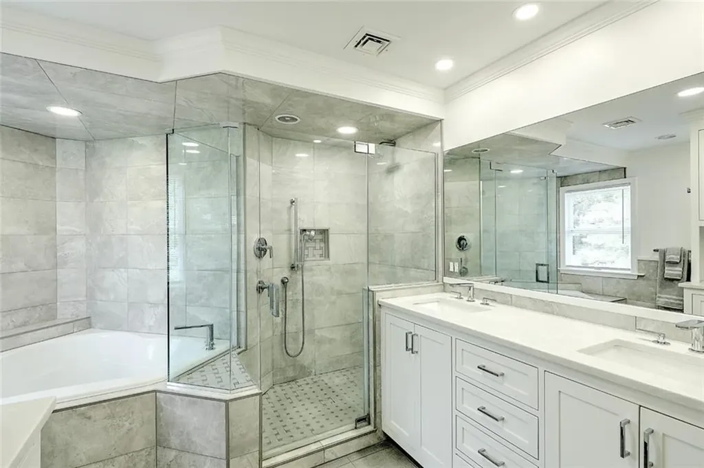 3 Spinnaker Drive Barrington RI 02806