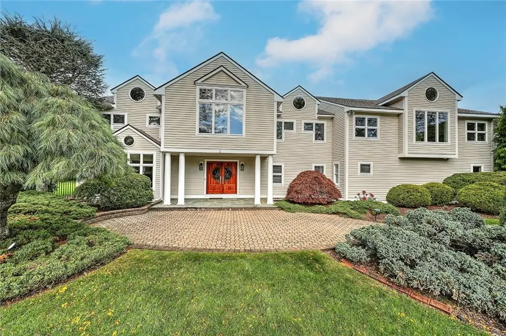 3 Spinnaker Drive Barrington RI 02806