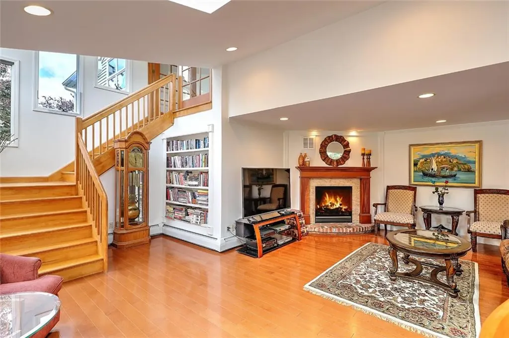 3 Spinnaker Drive Barrington RI 02806