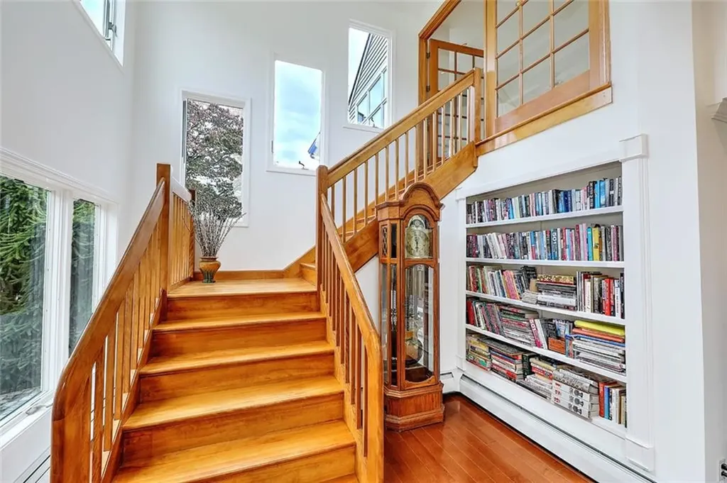 3 Spinnaker Drive Barrington RI 02806