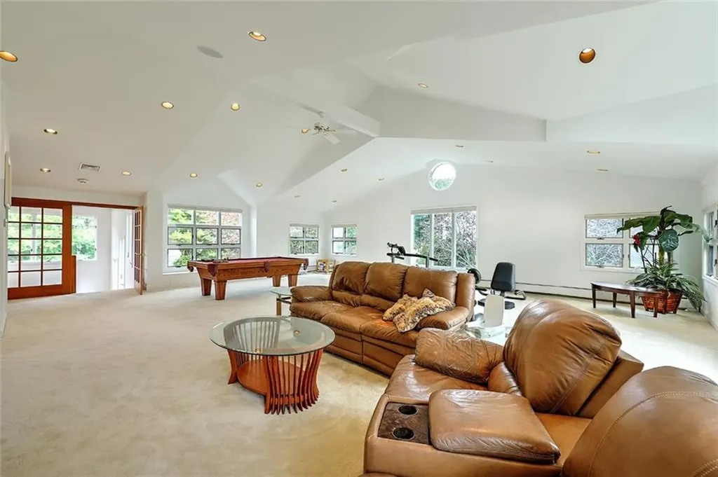 3 Spinnaker Drive Barrington RI 02806