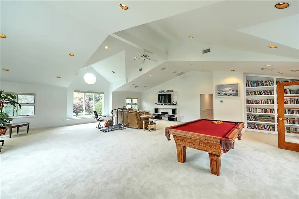3 Spinnaker Drive Barrington RI 02806