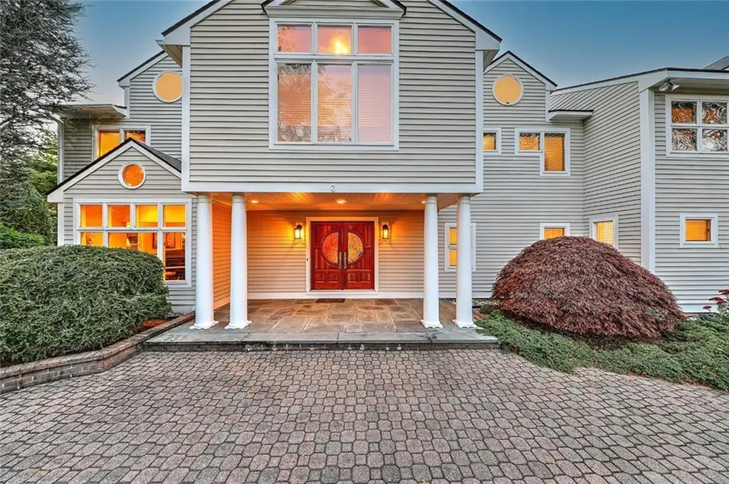 3 Spinnaker Drive Barrington RI 02806