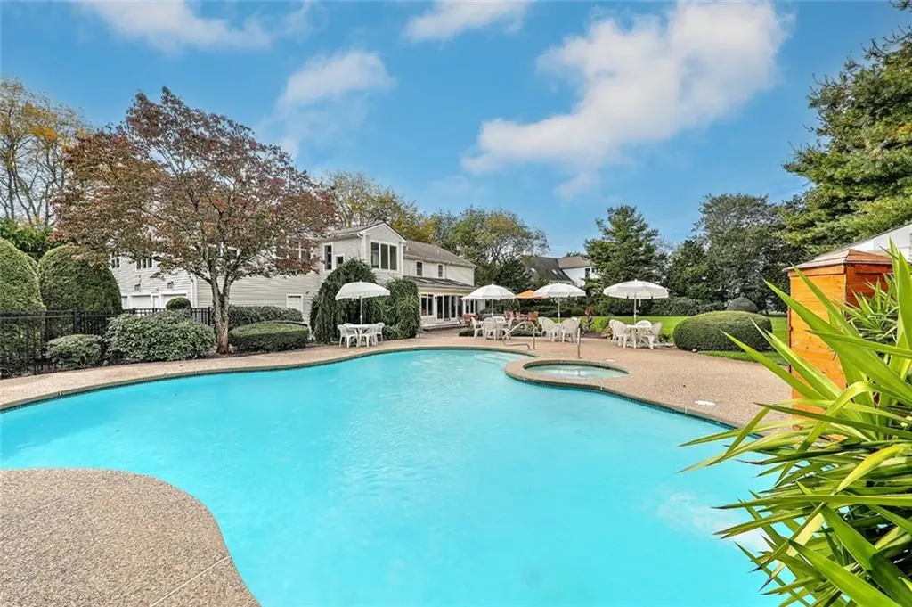 3 Spinnaker Drive Barrington RI 02806