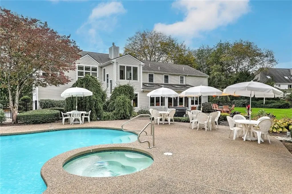 3 Spinnaker Drive Barrington RI 02806