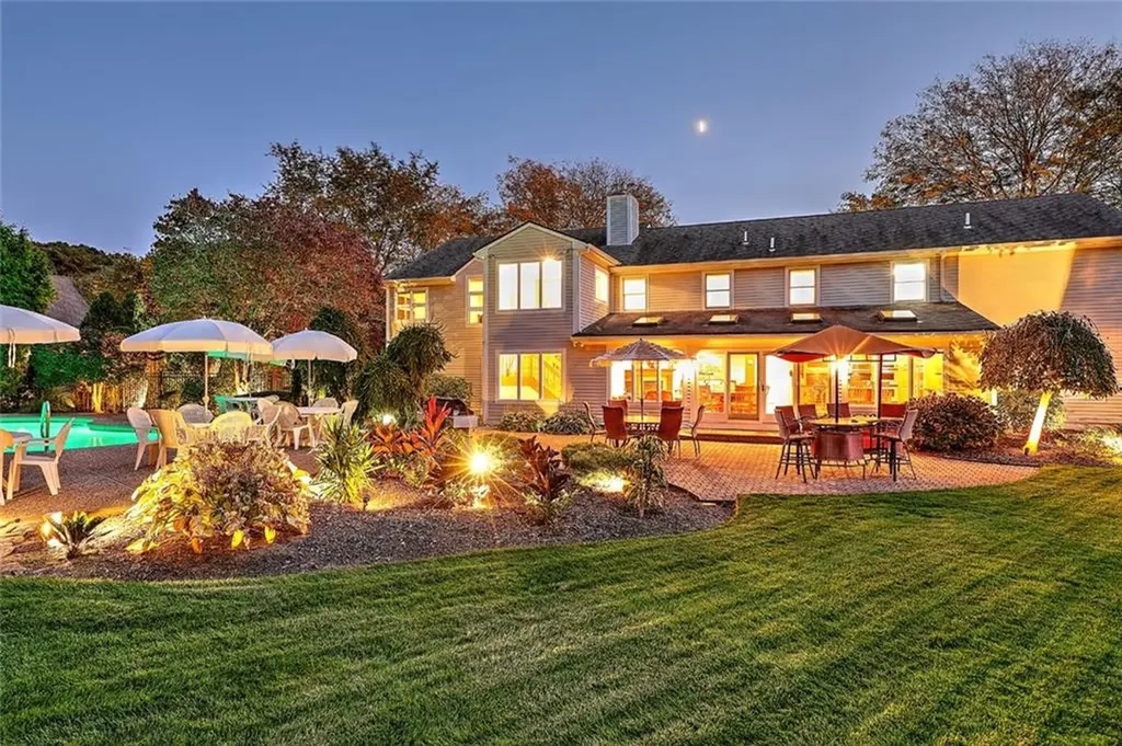 3 Spinnaker Drive Barrington RI 02806