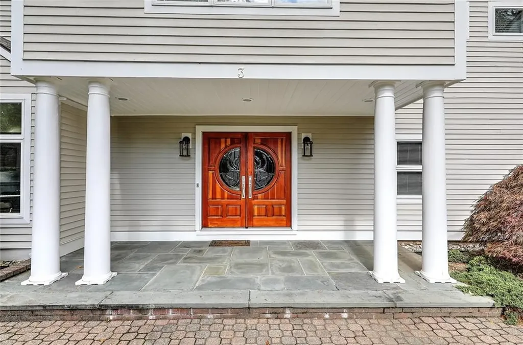 3 Spinnaker Drive Barrington RI 02806