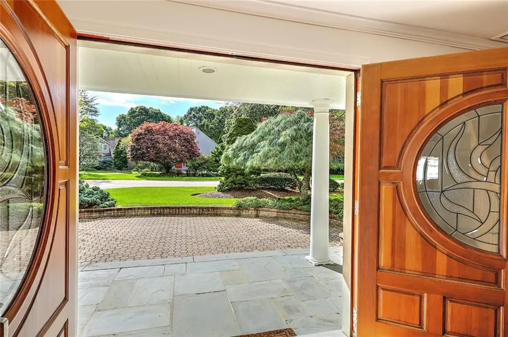3 Spinnaker Drive Barrington RI 02806