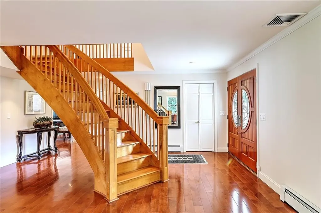 3 Spinnaker Drive Barrington RI 02806