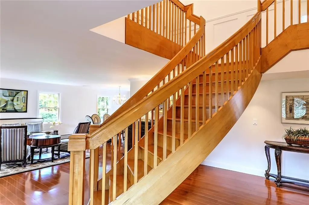 3 Spinnaker Drive Barrington RI 02806