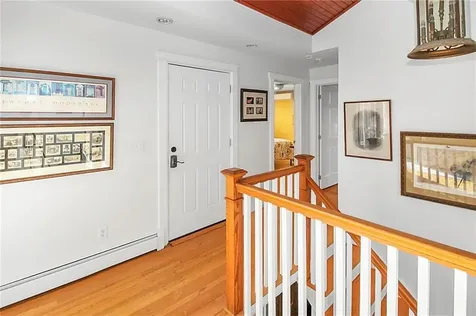 36 Green End Avenue Middletown RI 02842