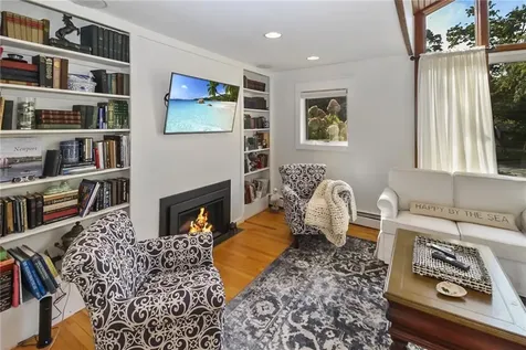 36 Green End Avenue Middletown RI 02842