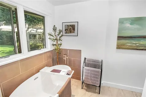 36 Green End Avenue Middletown RI 02842