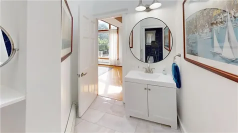 36 Green End Avenue Middletown RI 02842