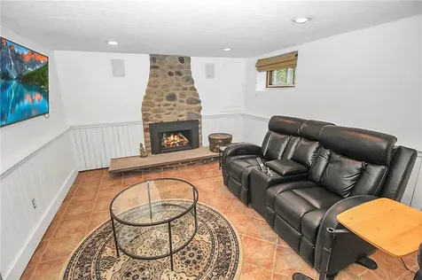 36 Green End Avenue Middletown RI 02842