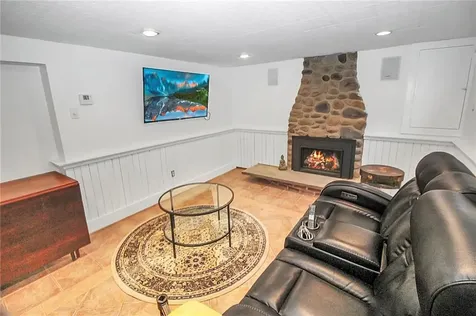 36 Green End Avenue Middletown RI 02842