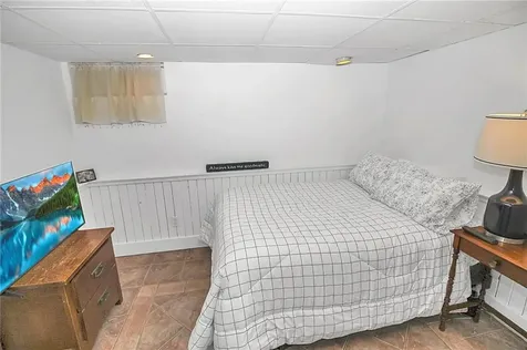 36 Green End Avenue Middletown RI 02842