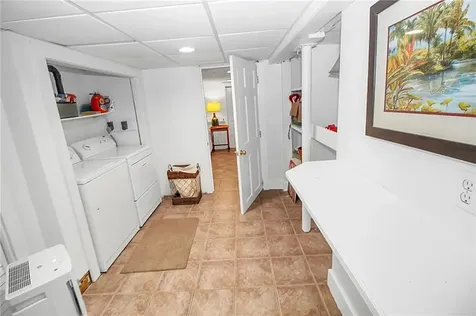 36 Green End Avenue Middletown RI 02842