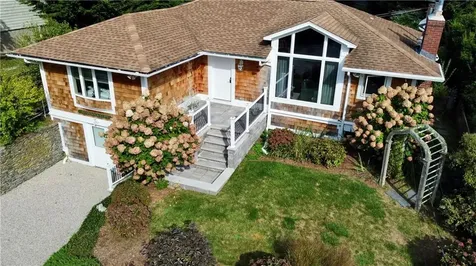 36 Green End Avenue Middletown RI 02842