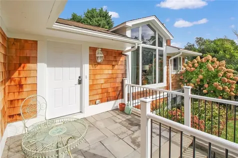 36 Green End Avenue Middletown RI 02842