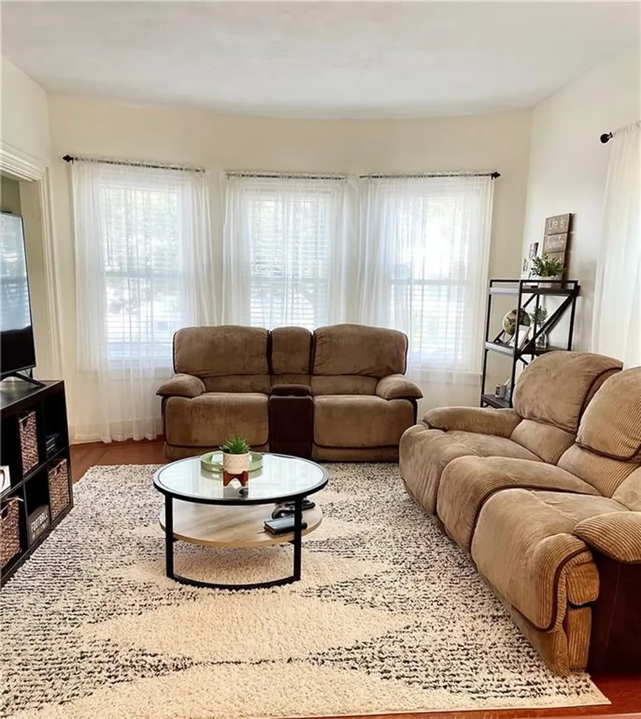 16 Pomona Avenue Providence RI 02908