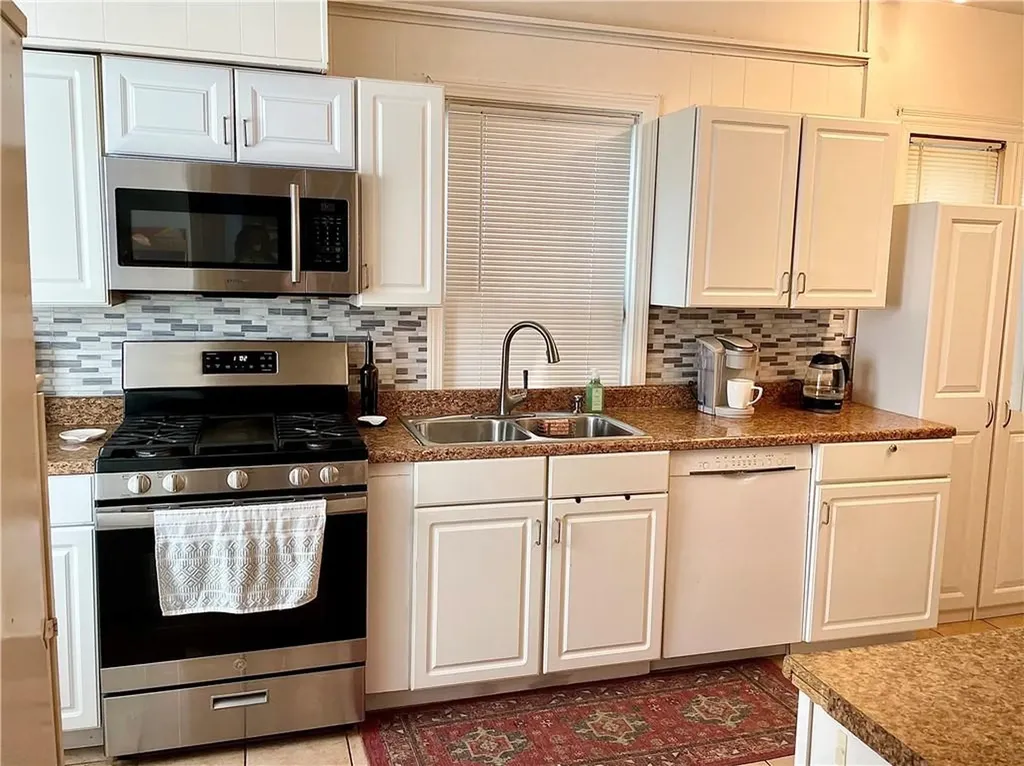 16 Pomona Avenue Providence RI 02908