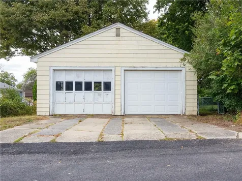 17 Maple Street Coventry RI 02816