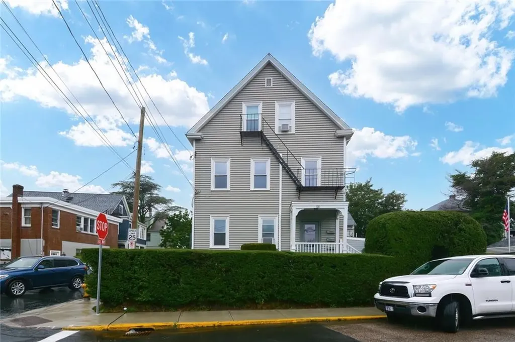 33 Middleton Avenue Newport RI 02840
