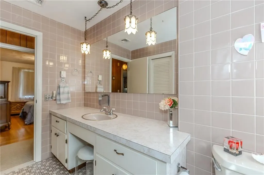 44 Carlisle Street Cranston RI 02920