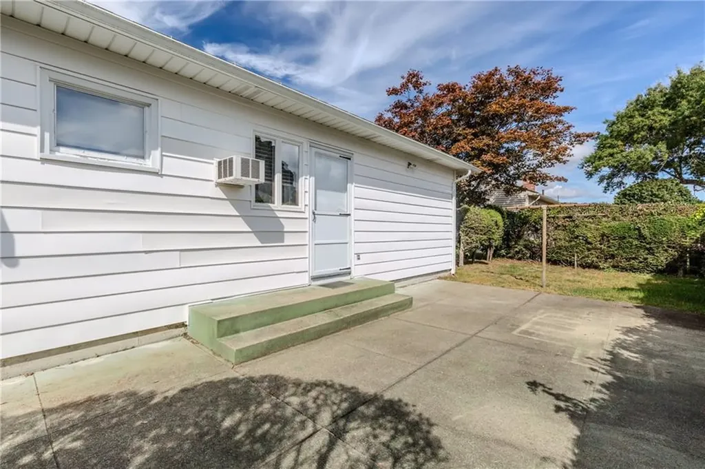 44 Carlisle Street Cranston RI 02920