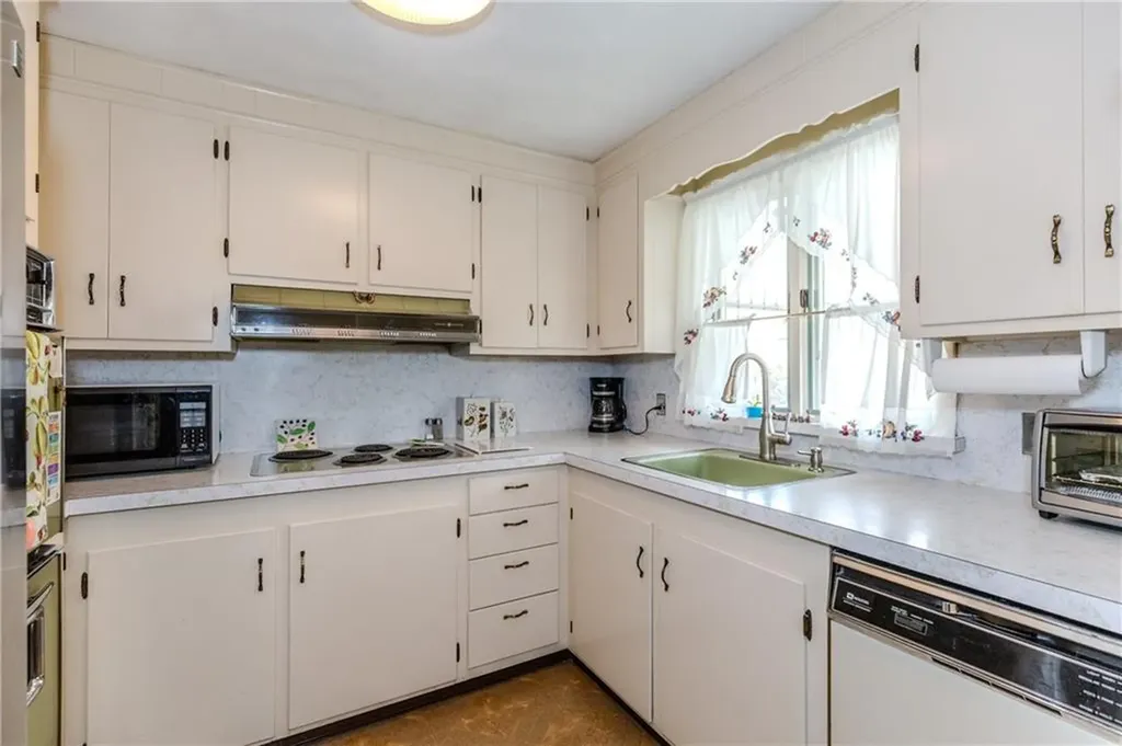 44 Carlisle Street Cranston RI 02920