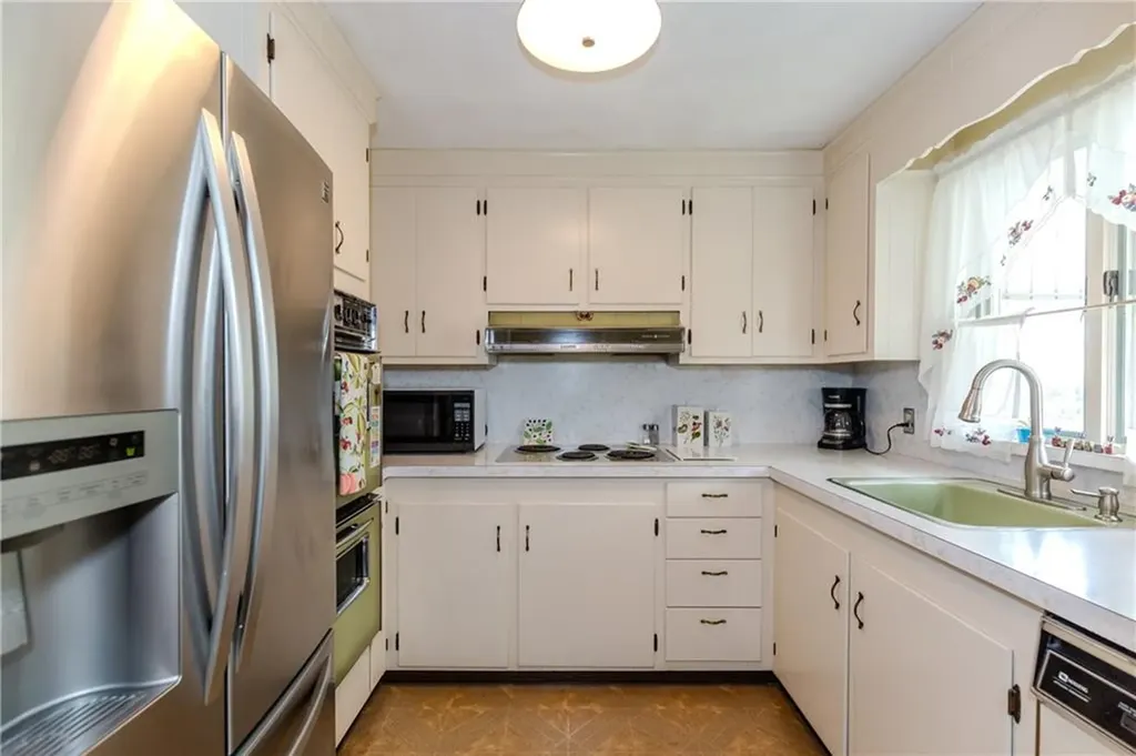 44 Carlisle Street Cranston RI 02920