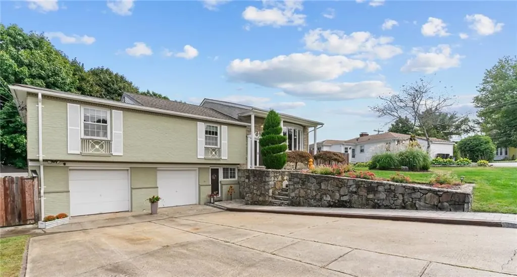22 Gesmondi Drive Johnston RI 02919