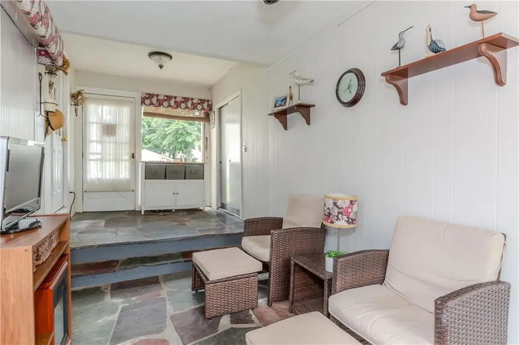 82 Putnam Street Warwick RI 02888