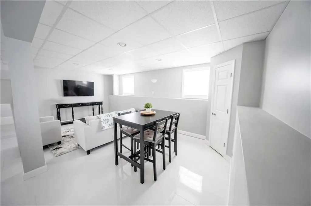 101 Sycamore Avenue Warwick RI 02886